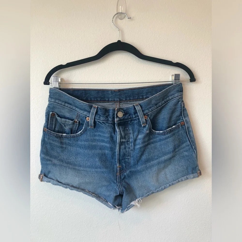 Levi’s 501 High Rise Button Fly Denim Shorts Size 27
